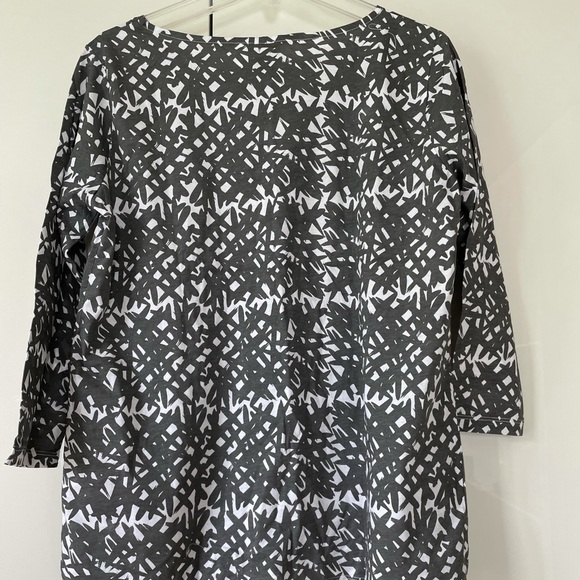 SEE DESIGN by Donna GormanTop Gray/White Size-Small NWT - Picture 3 of 4